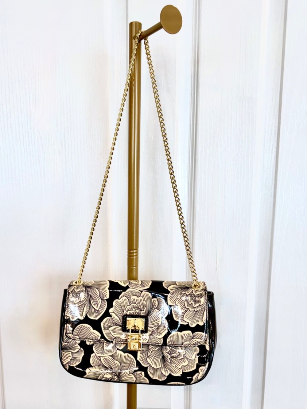 NWOT Anne Klein Black White Floral Patent Leather Flap Shoulder Bag Gold Chain